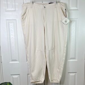 Ava & Viv-  High-Rise Curvy Hip & Thigh Off-White Denim Trousers Size 22 Regular